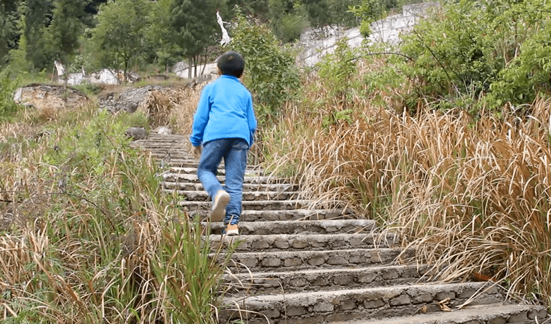 三个月宝宝吐清水是怎回事三个月宝宝吐清水的原因及应对措施