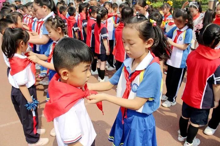 一个月宝宝会笑吗一个月宝宝会笑吗？解读新生儿的微笑与成长里程碑